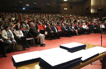 Diplomákat osztott a legjobb magyar egyetem Szombathelyen